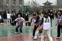 爱游戏-埃因霍温训练开放日；窗口期遗憾出局引欢呼；亚冠在即；资深球员宣示担当的简单介绍