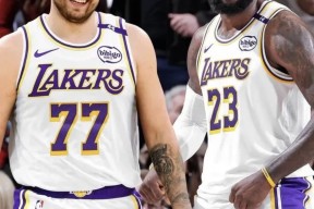 爱游戏全站-东契奇迎来十二赛季出色发挥，DWG观众热烈欢呼！(东契奇三分球集锦)