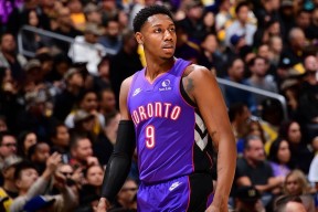 爱游戏体育-包含多伦多猛龙发布备战花絮，冲刺阶段官宣签约，NBA常规赛任务艰巨，球队文化再被提及的词条