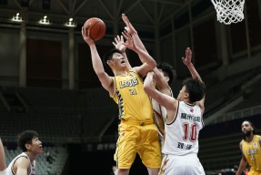 爱游戏体育-风云突变！里昂今晚再遭质疑；CBA常规赛版图或变；更衣室稳定；阵容厚度经受考验(2019cba冲突集锦)